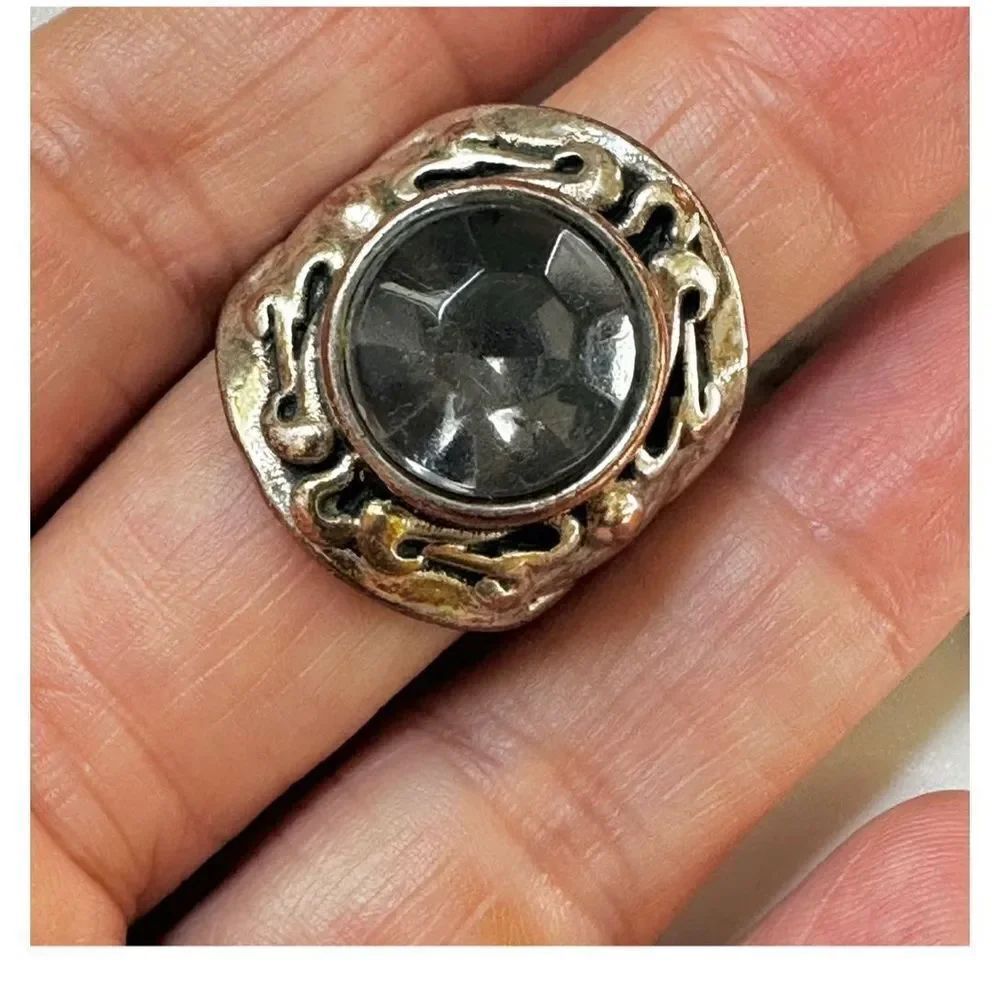 Grey silver tone cocktail ring